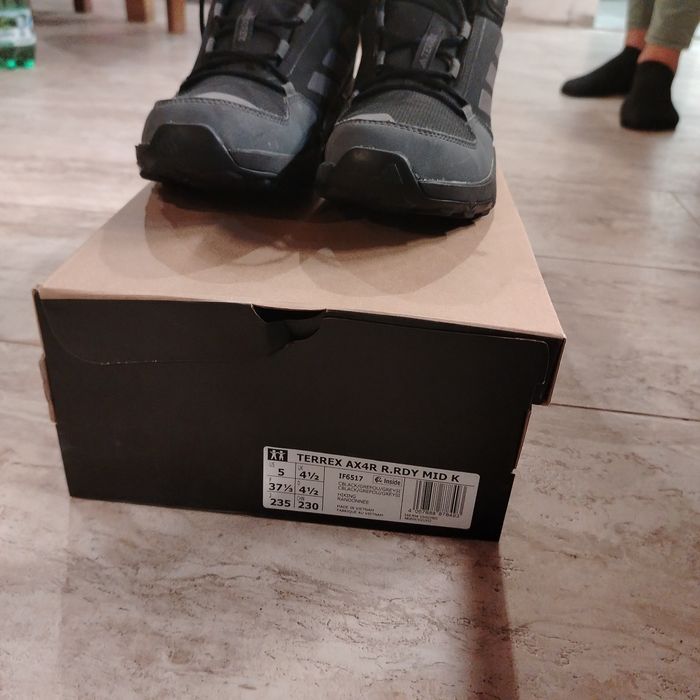 Продавам зимни обувки Adidas Terrex