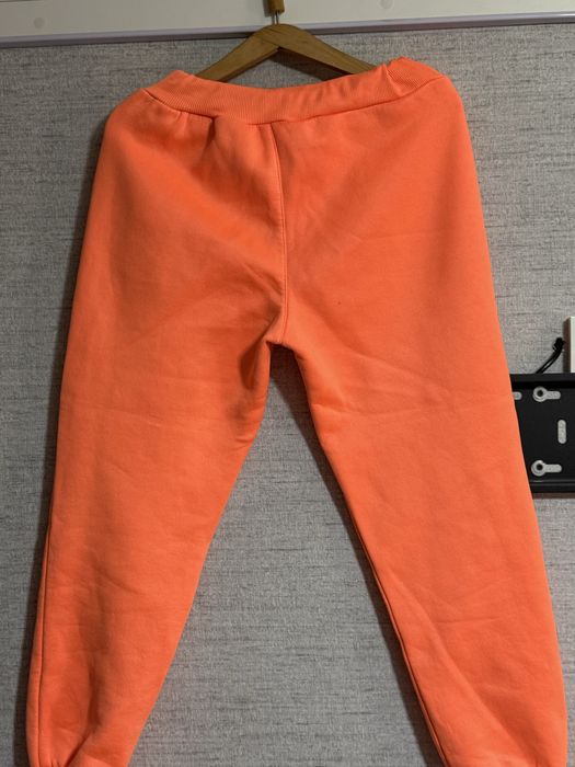 Продаётся женский костюм двойка .