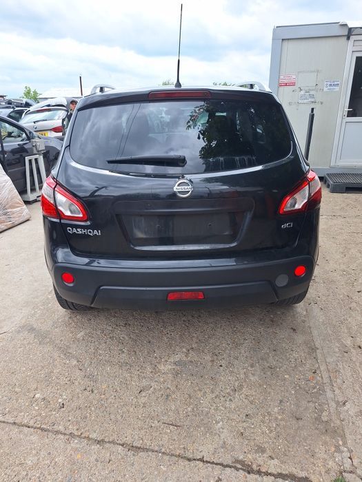Dezmembram Nissan qashqai 1.5 dci 110 cp 4×2 manual 6+1trepte