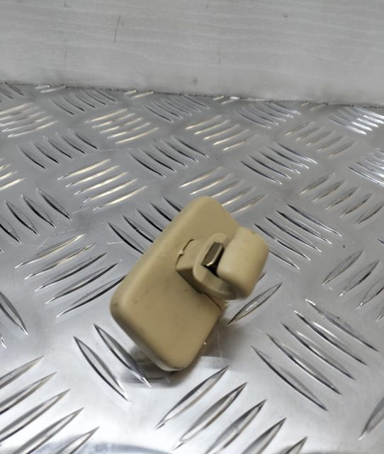 Agatator pentru parasolar 3D0857622D Volkswagen VW Phaeton prima gene