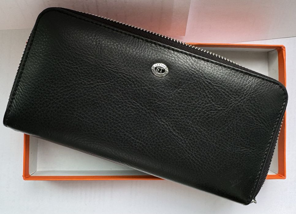 Кошелек ST Leather в классическом стиле