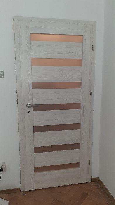 Montez uși interior,ferestre-uși PVC,uși metalice,reglaje..