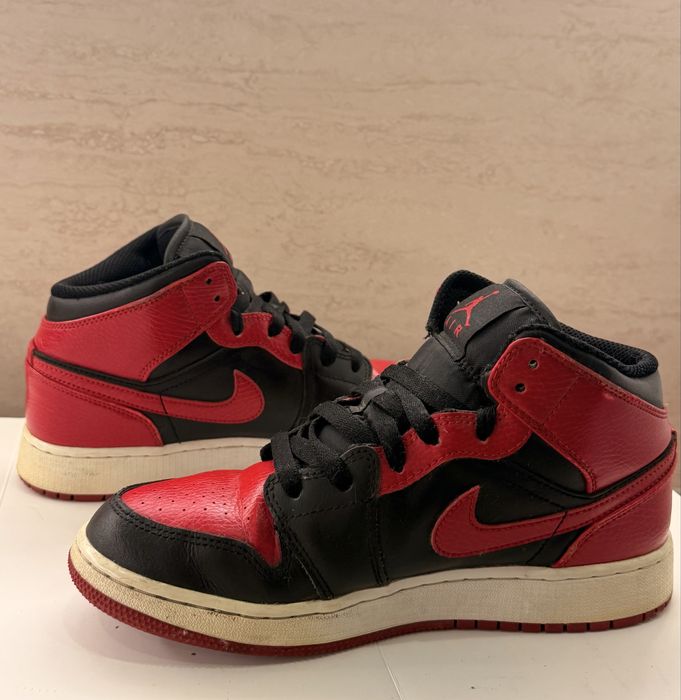 Nike Air Jordan 1 Mid - Черно с Червено