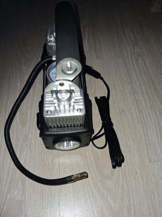 Насос двухпоршневой в кейсе.