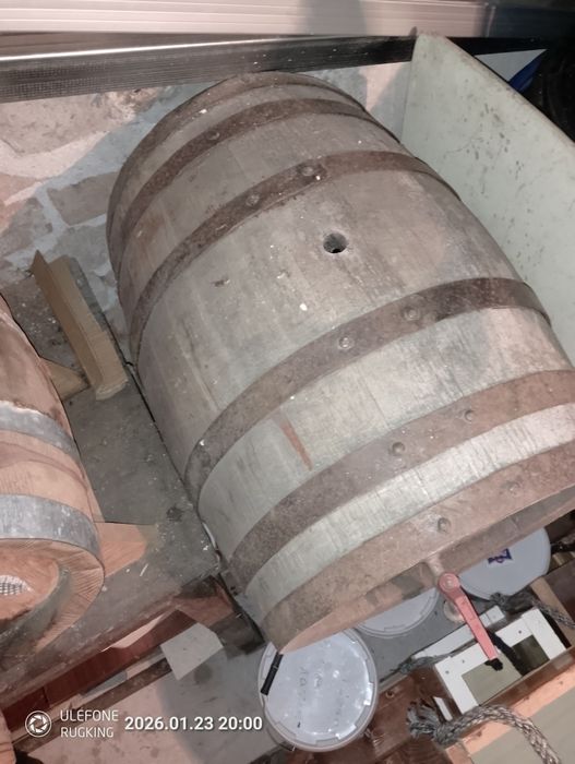 Буре 50л незнам от какъв материал е