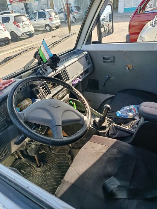 Дамас фургон килинган