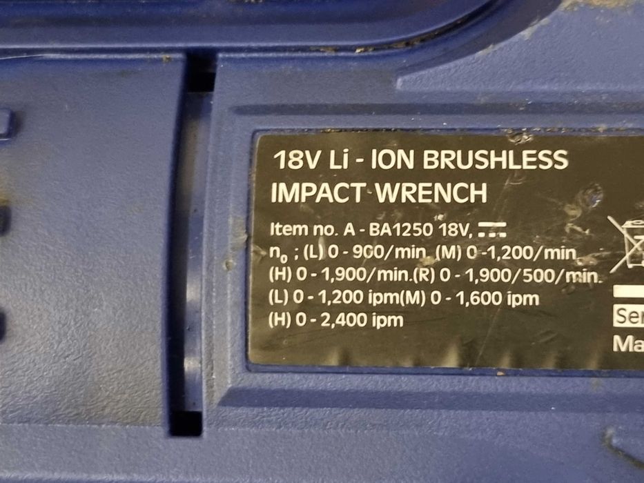 Акумулаторен ударен безчетков гайковерт