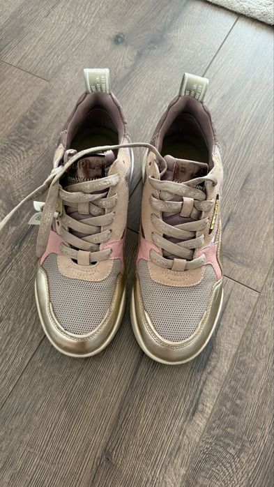 Продавам кецове Replay