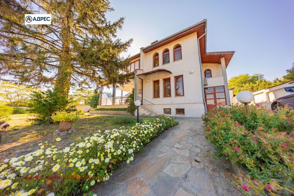 Продава се Къща в с. Згалево, Област Плевен - 328 кв.м за 1372 €/кв.м - Снимка #1