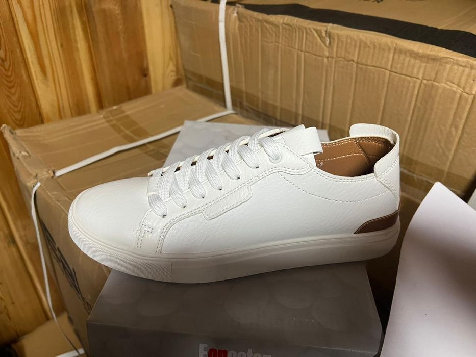 Продам кроссовки