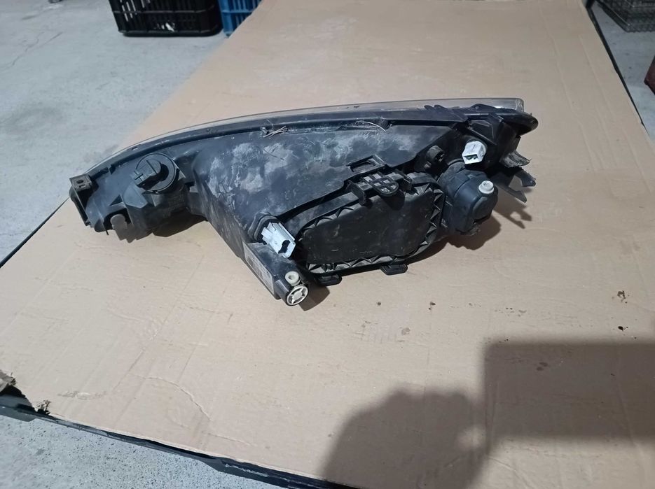 Десен фар Пежо 206