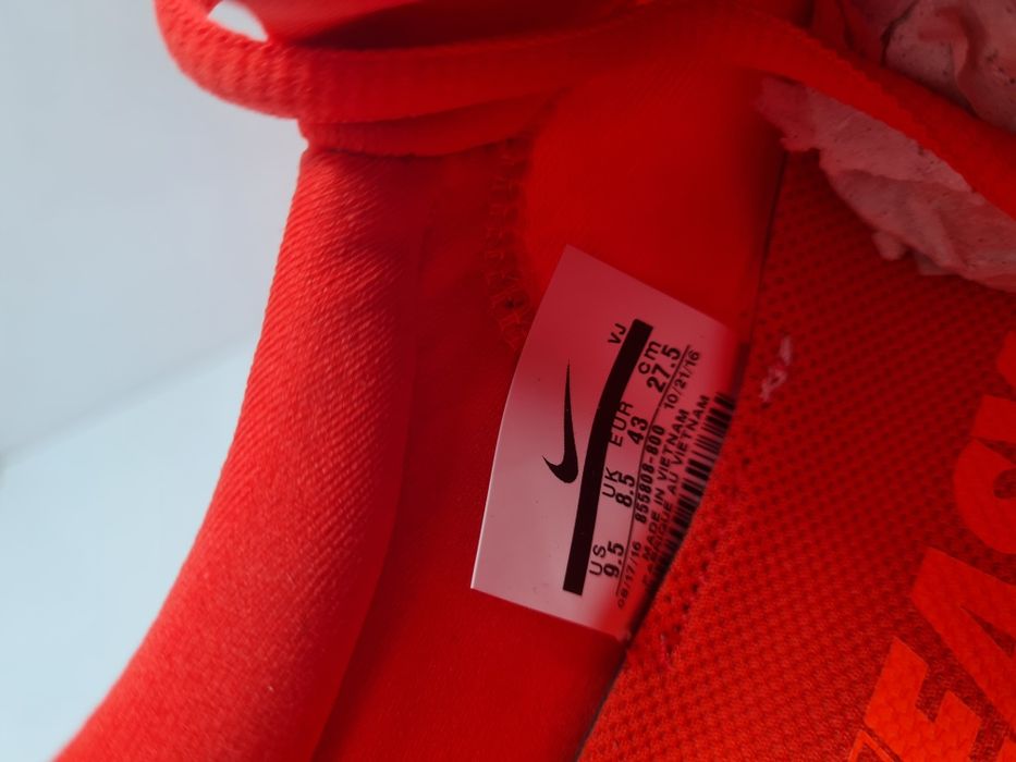 Маратонки Nike Lunar SkyeLux

Чисто нови с кутия. 

Размер 43 стелка 2