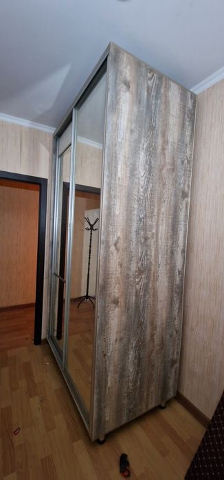 Прлдам купейный шкаф