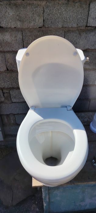 Продается унитаз в отличном состоянии.