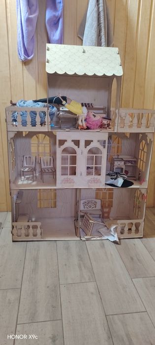 Продам кукольный домик