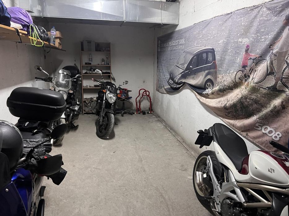 Споделен гараж за мотори