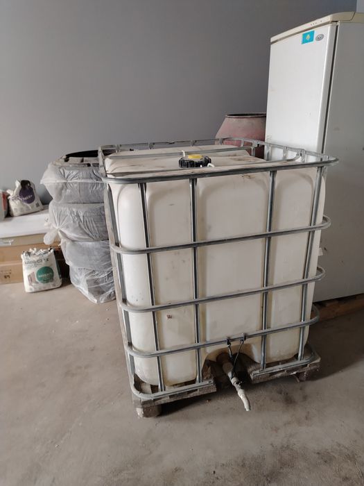 Продам две кубовые бочки