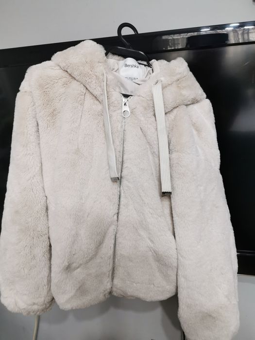 Бежаво пухено палтенце на Беришка