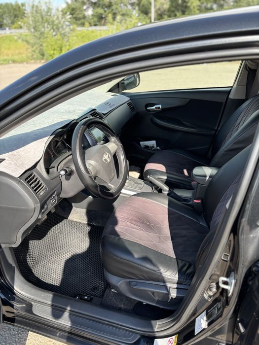 TOYOTA Corolla 2011 год