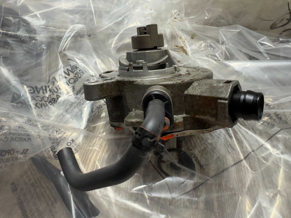 Оригинална вакуум помпа за Форд / Ford EcoSport 1.0T CM5G-2A451-GB