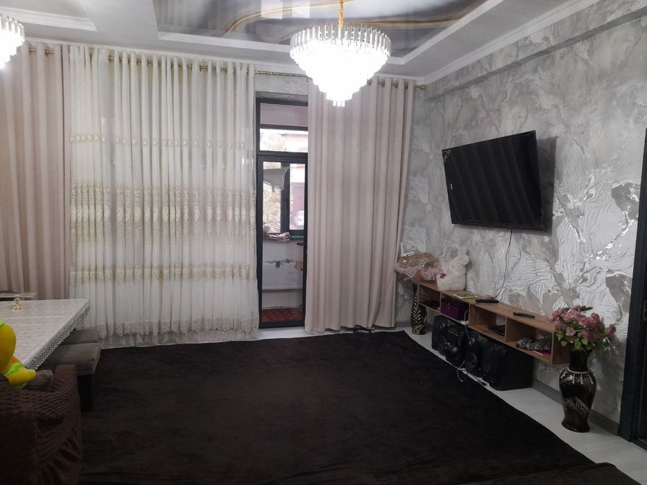 Срочно квартира сотилади 1 этаж