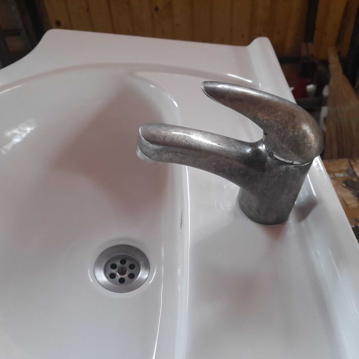 Продавам смесител мивката я продадох