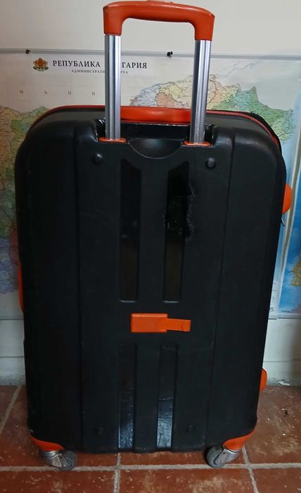 Куфар твърд голям