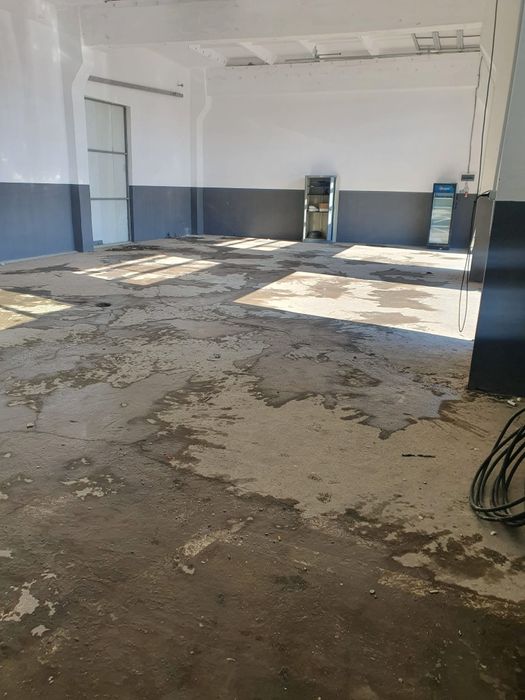 Inchiriez hala 2 intrari 220mp