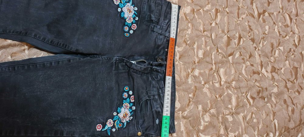 Три чифта дамски дънки