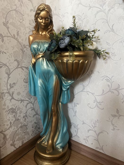 Статуэтка девушки