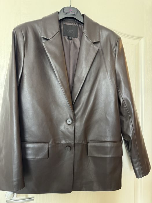 Дамско яке ZARA . Размер М . Цена 15€ .