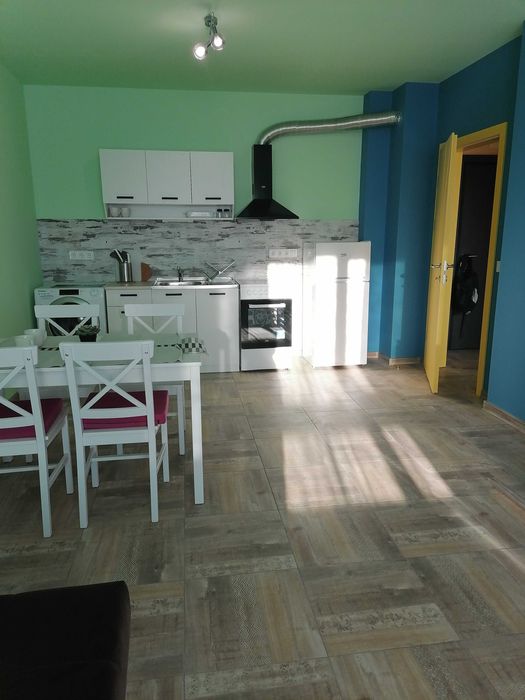 Дава се под наем Двустаен апартамент в к.к. Св.Св. Константин и Елена - 60 кв.м за 700 € - Снимка #2