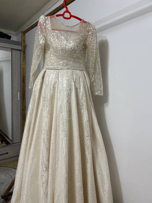 Келин куйлаклар 15 та ахволи яхши кур чикмаган тоза ювиб куйилган