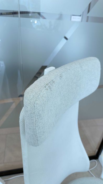 IKEA JÄRVFJÄLLET – бял ергономичен офис стол с подглавник
