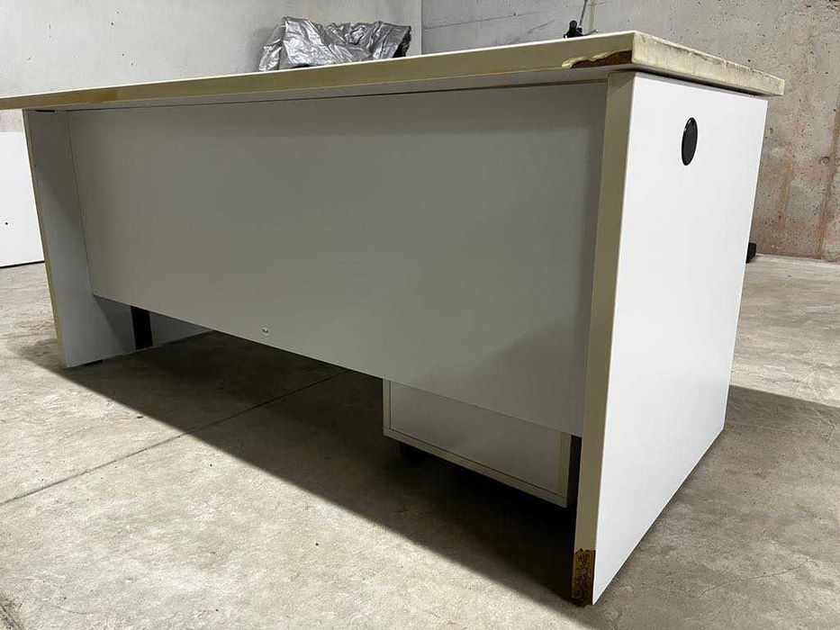 Ъглово  Офис Бюро