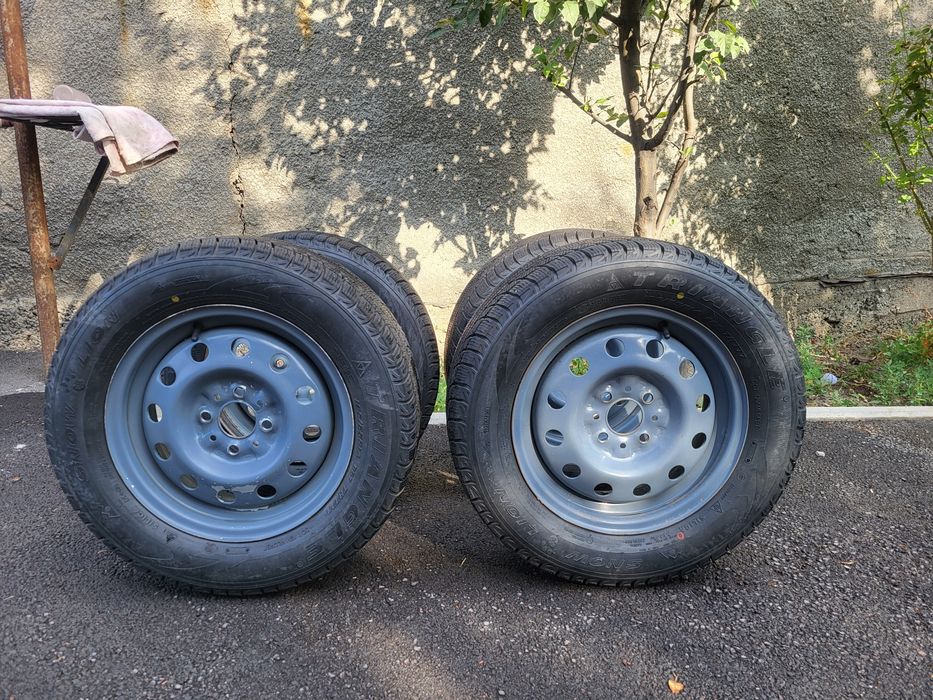 Продам Зимнюю резину