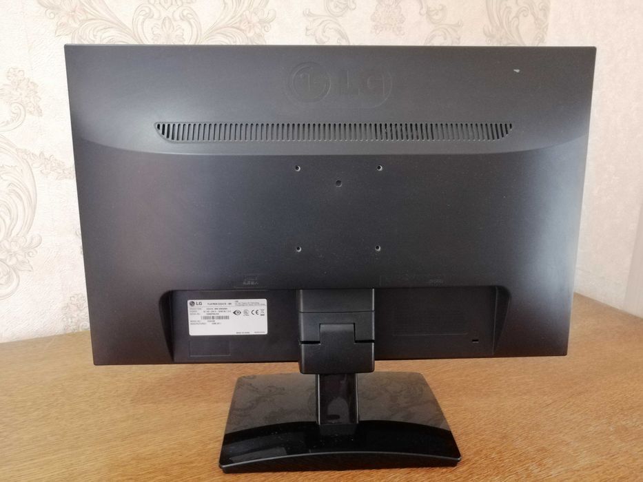 LG FLATRON E2241 22 дюйма