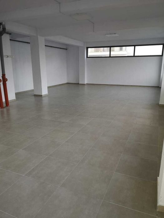Vand Spațiu Comercial parter bloc