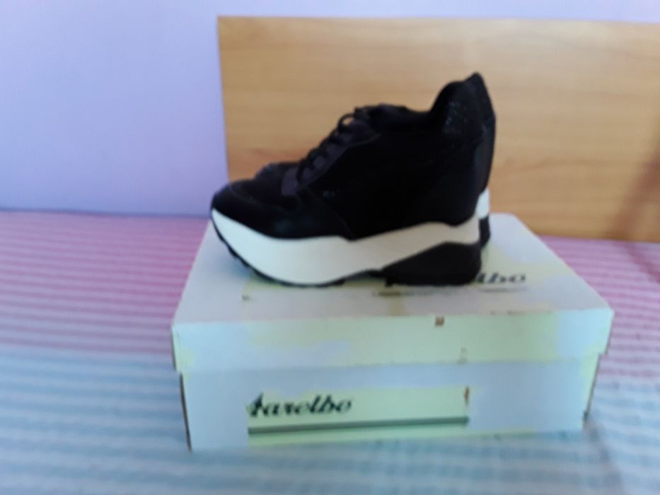 Vând Adidași Damă Platforma Mărimea 37 Italia