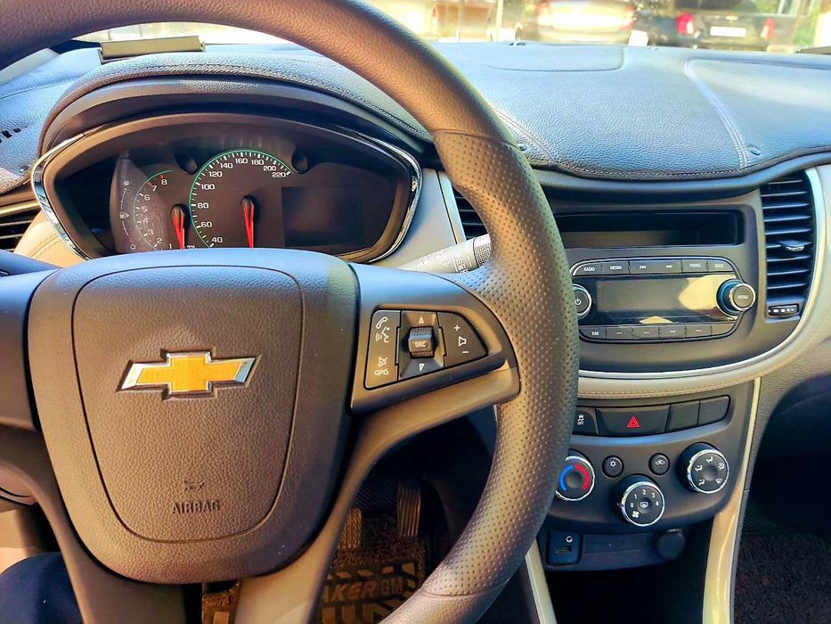 Продаю Tracker 1