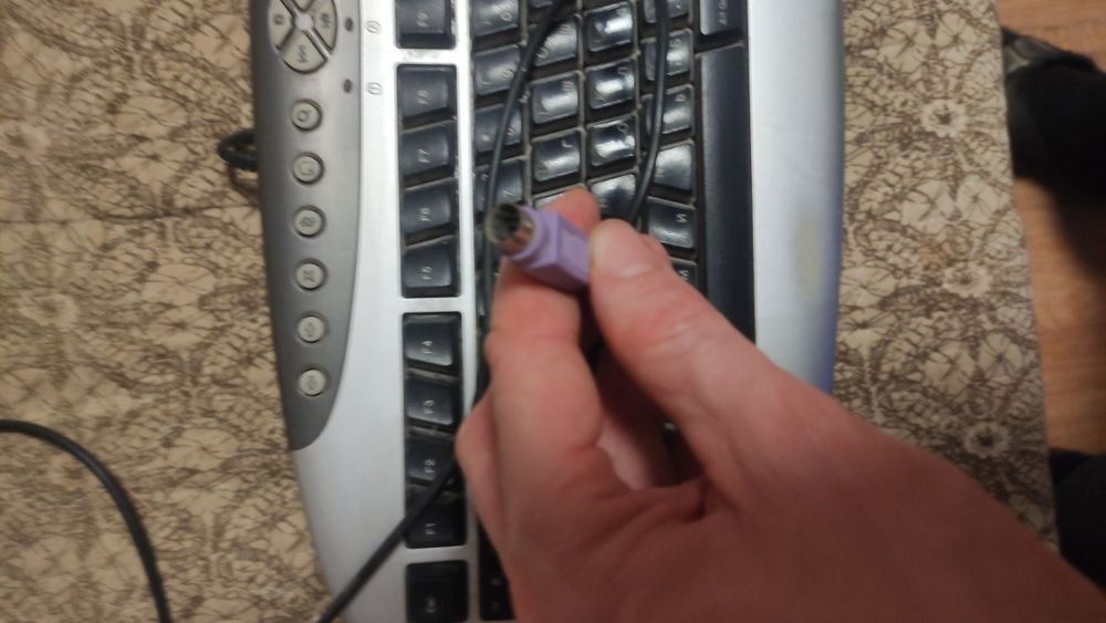 Комплект Клавиатура + мышка -  Разъем PS/2 (mini-DIN 6-pin) и проводна