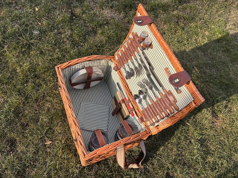 Cos picnic pentru 2 persoane din rachita naturala