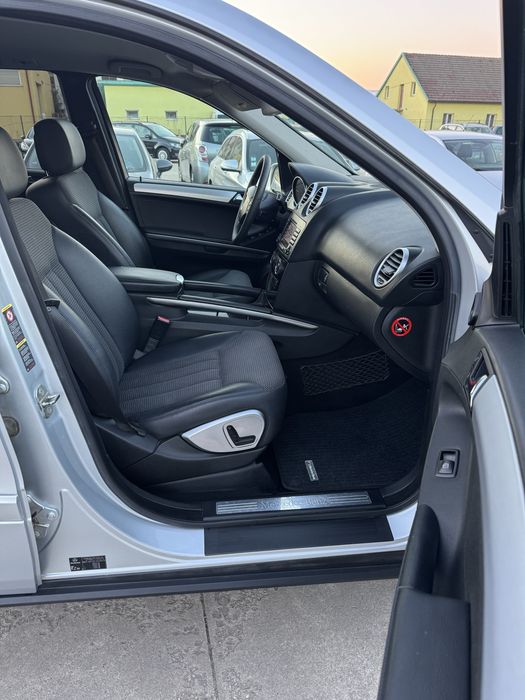 Mercedes Benz ML 320  AUTOUTILITARA 4 locuri