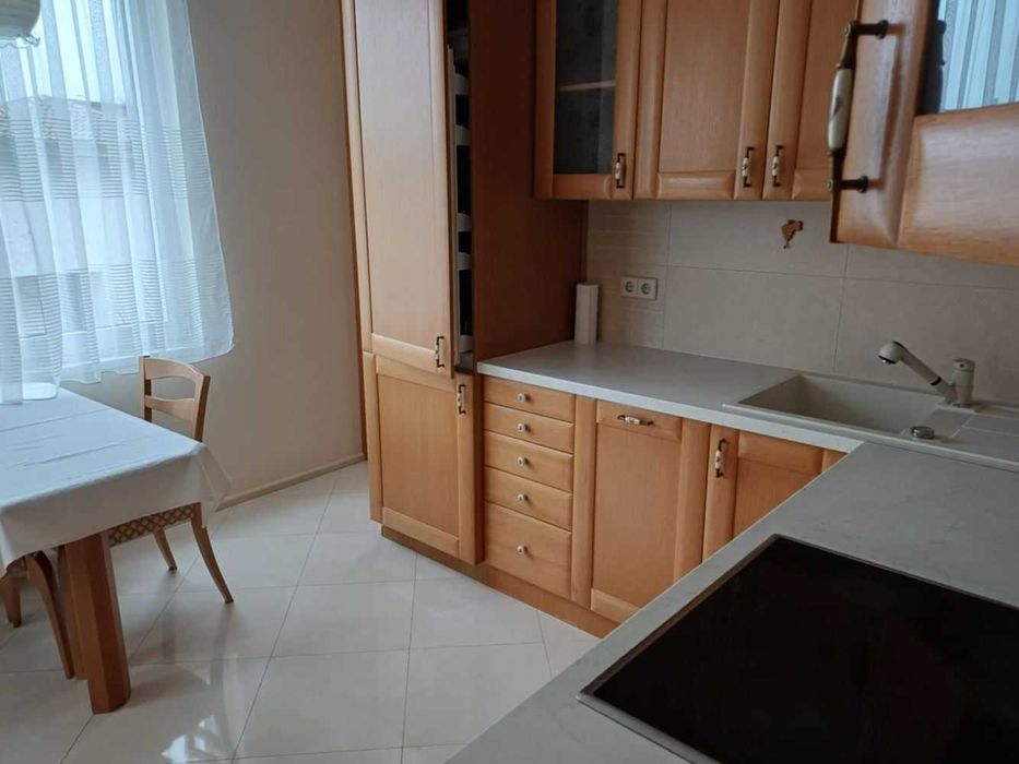 Тристаен апартамент Медицинска академия