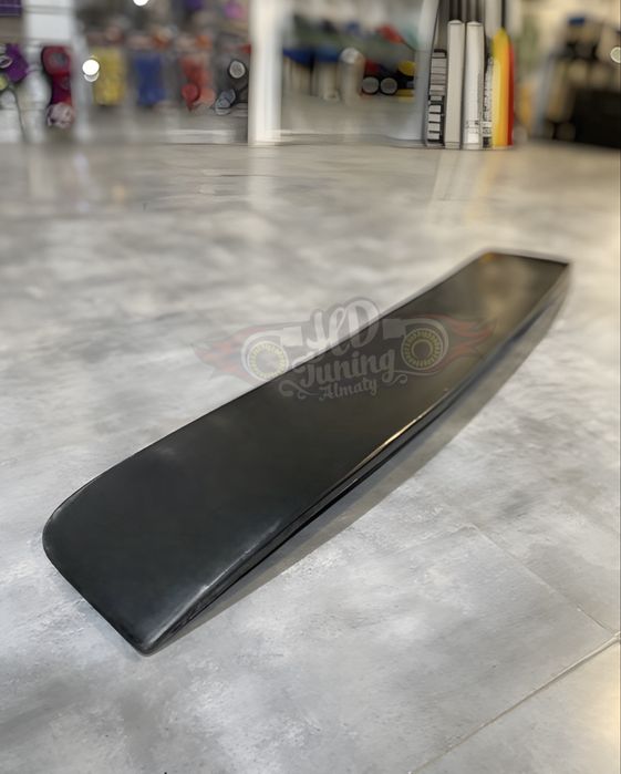 Козырек на стекло BMW E34