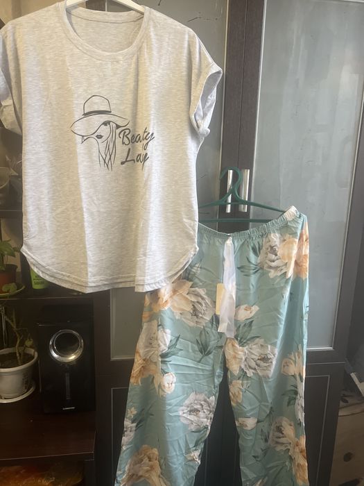 Футболки, штаны за 2500 каждая