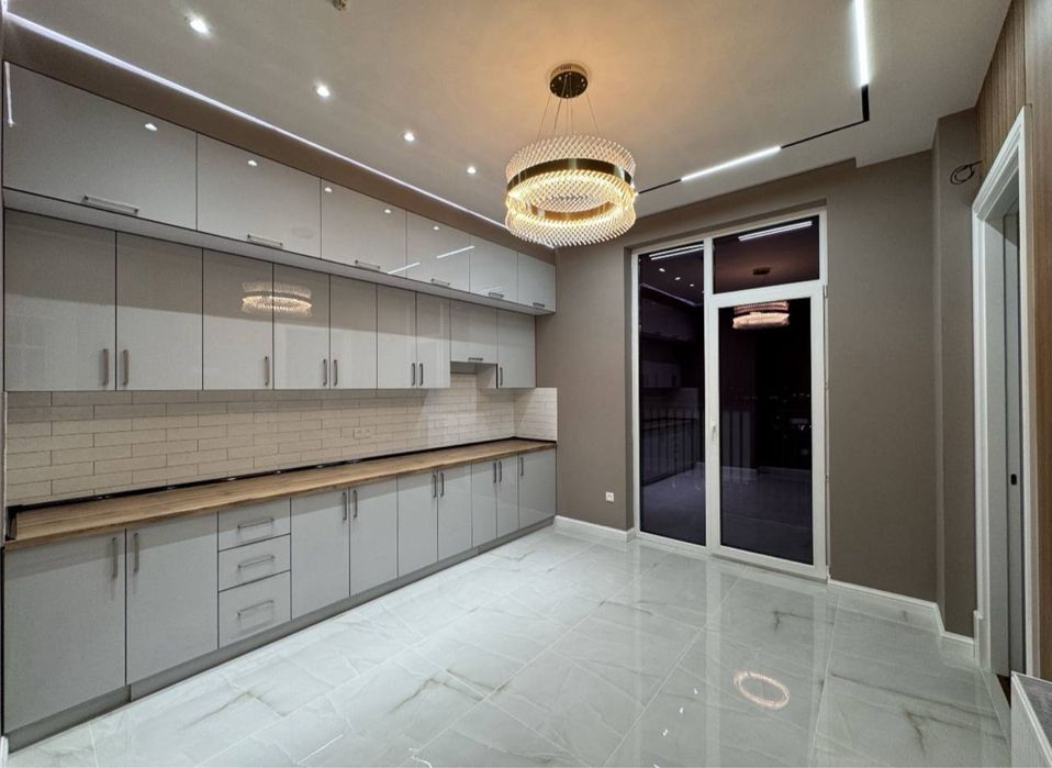 продается шикарное квартира НРГ Жомий