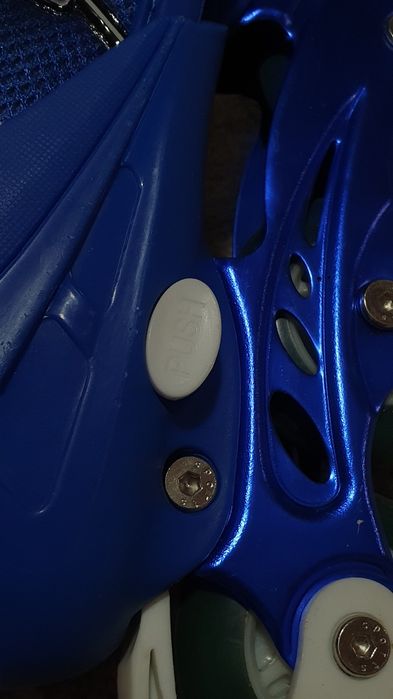 Роликовые коньки