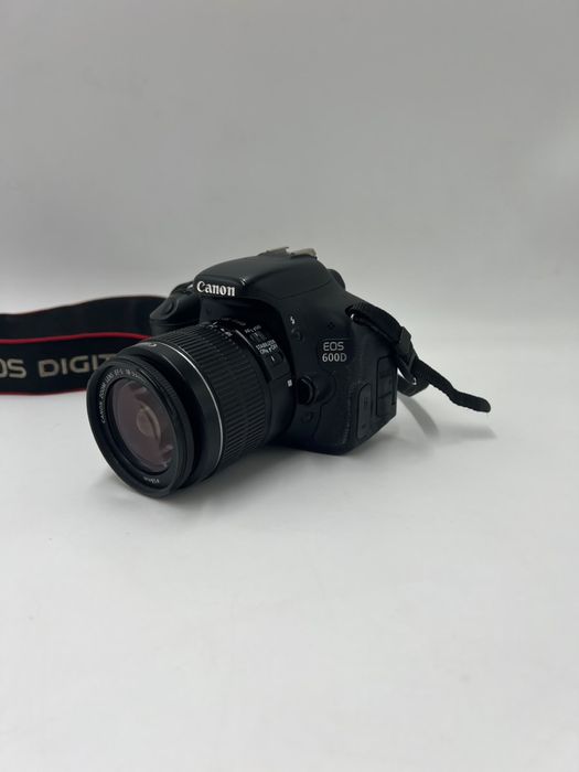 Фотоаппарат Canon 600d