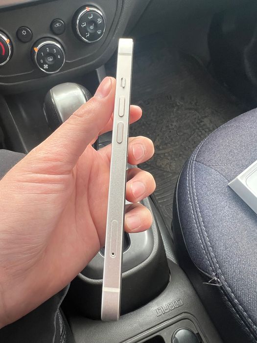 iPhone 13 в хорошем состоянии